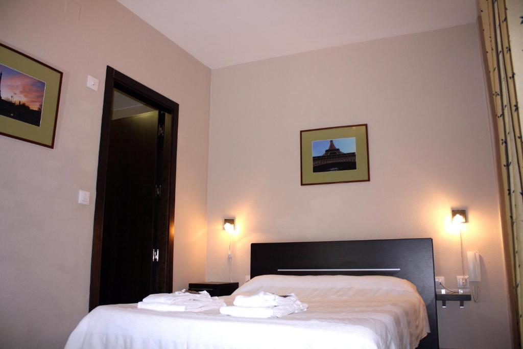 Hostal Carlos I La Linea de la Concepcion Phòng bức ảnh