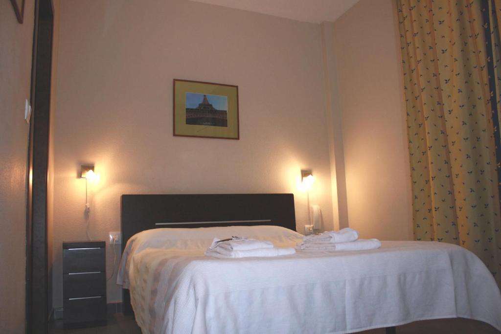 Hostal Carlos I La Linea de la Concepcion Phòng bức ảnh