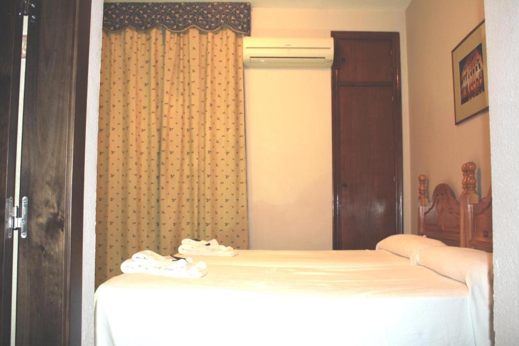 Hostal Carlos I La Linea de la Concepcion Phòng bức ảnh
