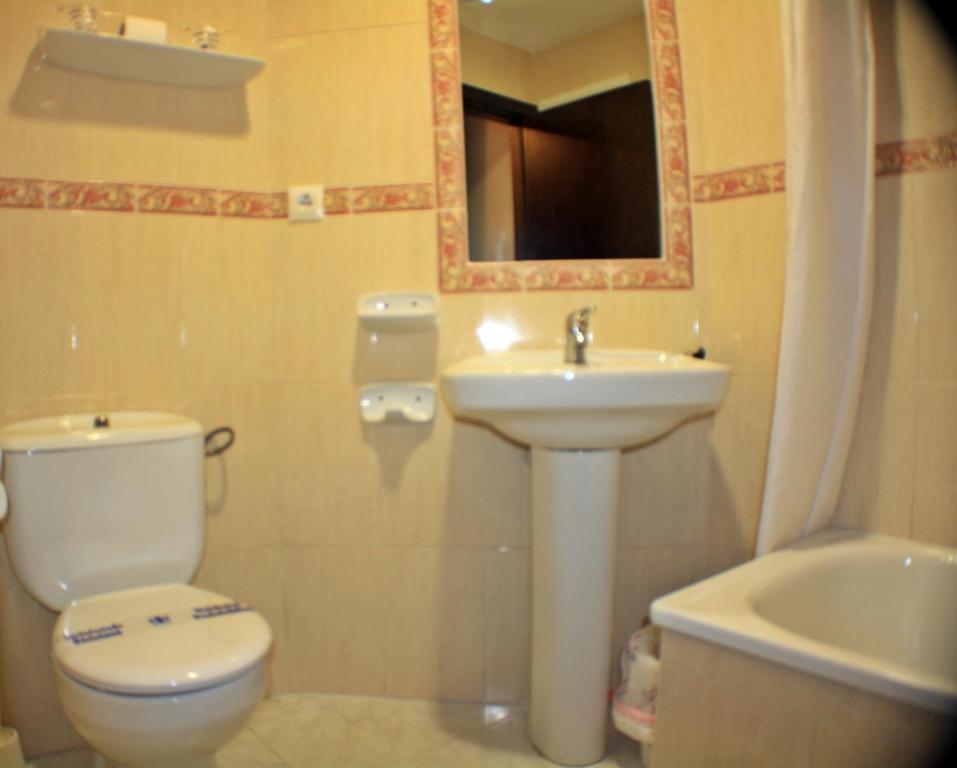 Hostal Carlos I La Linea de la Concepcion Phòng bức ảnh