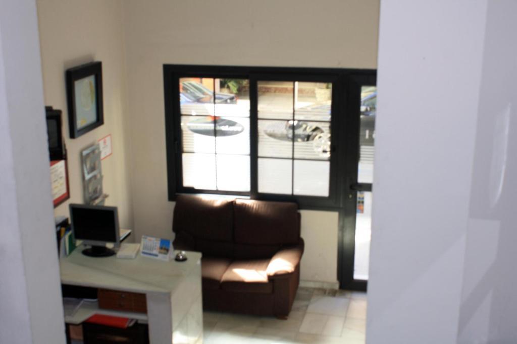 Hostal Carlos I La Linea de la Concepcion Ngoại thất bức ảnh