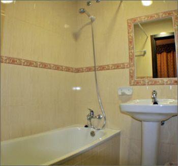 Hostal Carlos I La Linea de la Concepcion Ngoại thất bức ảnh